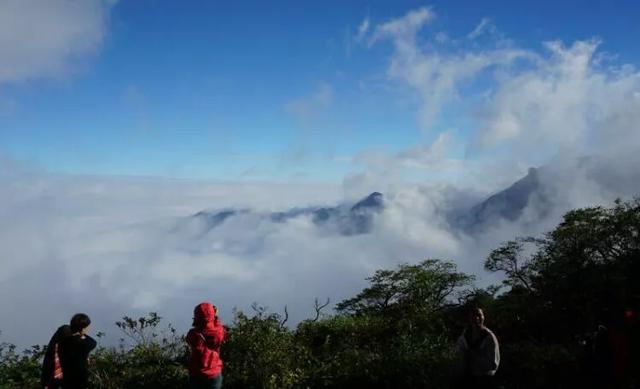 想去贵州爬山，你知道贵州哪些山有名？